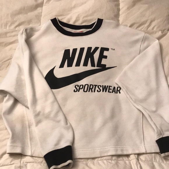 Nike Sweaters - Nike sweatshirt/hoodie